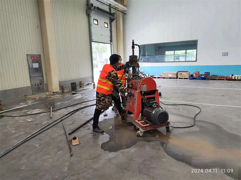 常山厂房地面下沉塌陷注浆加固施工